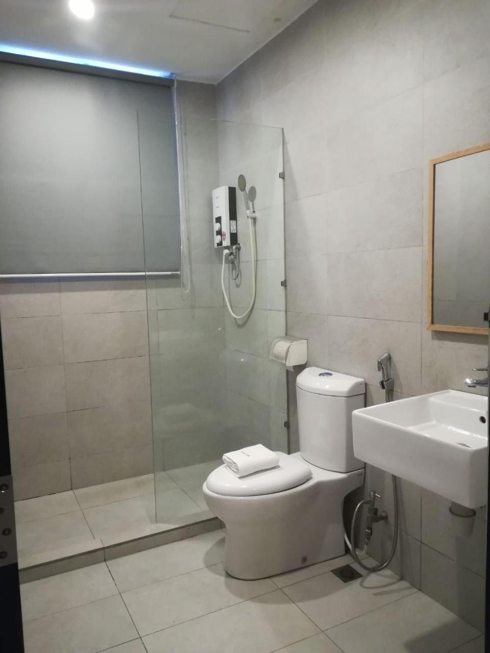 The Daily Hotel Kota Kinabalu Exterior photo