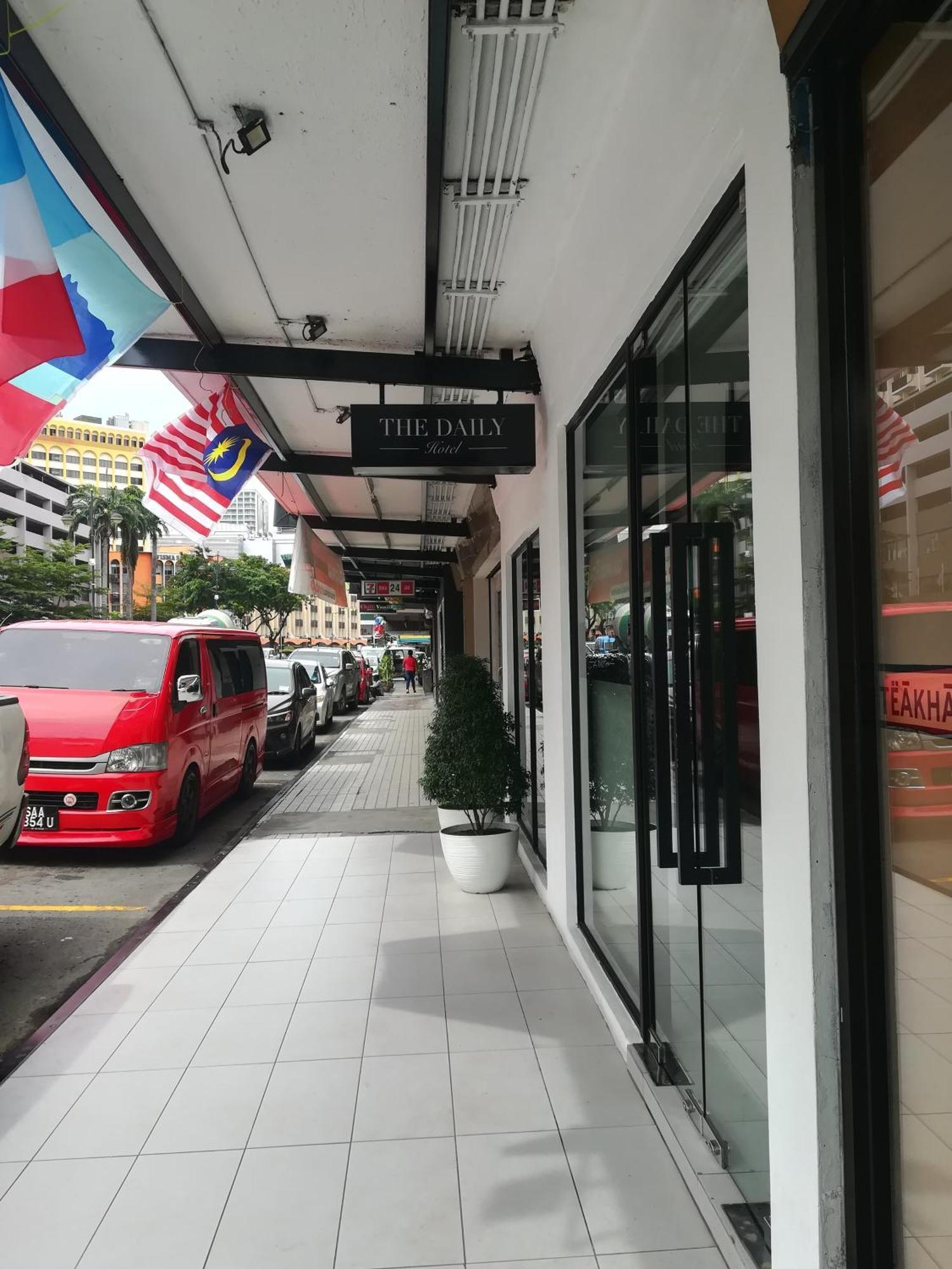 The Daily Hotel Kota Kinabalu Exterior photo